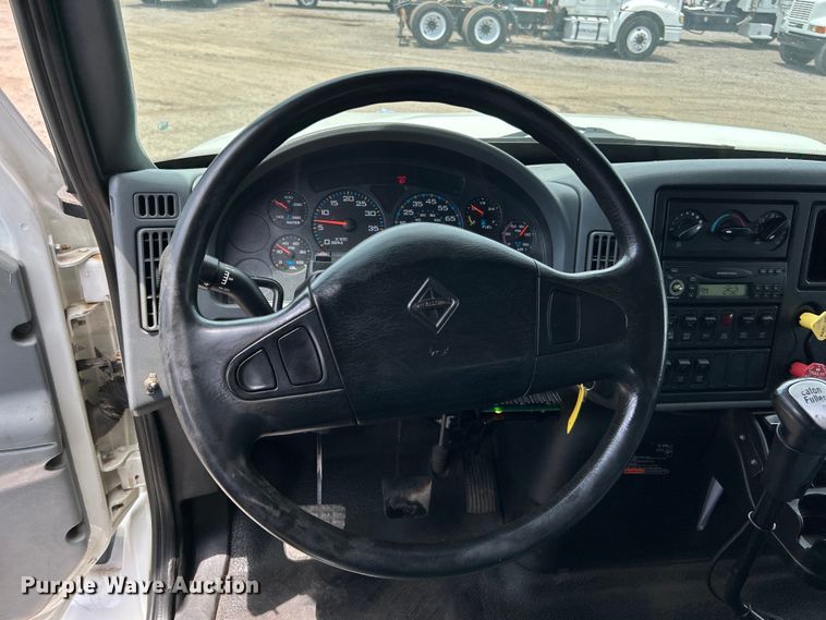 image for item EG0702 2007 International  7300 SFA Crew Cab utility / service truck