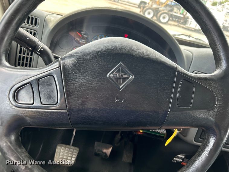 image for item EG0702 2007 International  7300 SFA Crew Cab utility / service truck