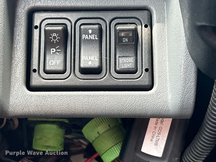 image for item EG0702 2007 International  7300 SFA Crew Cab utility / service truck