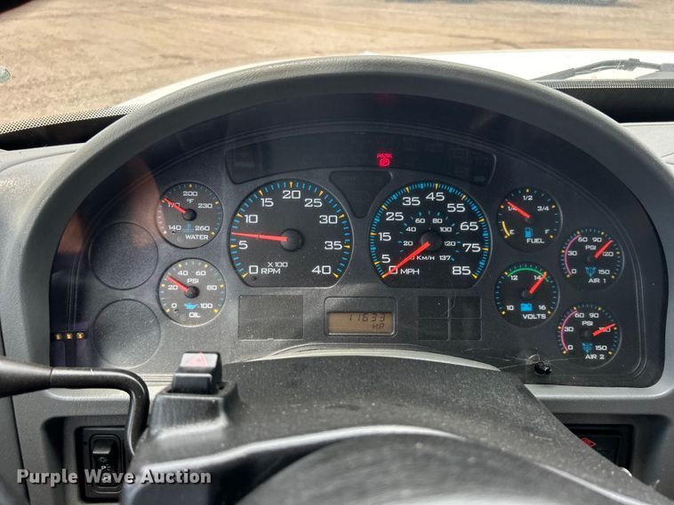 image for item EG0702 2007 International  7300 SFA Crew Cab utility / service truck