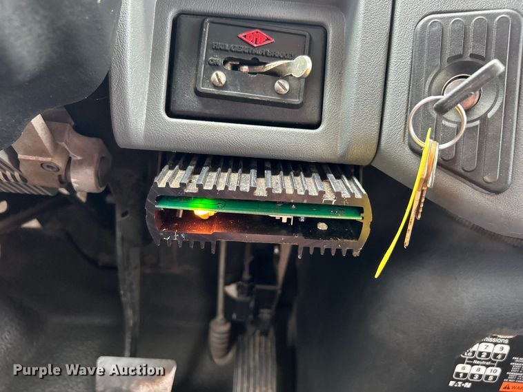 image for item EG0702 2007 International  7300 SFA Crew Cab utility / service truck