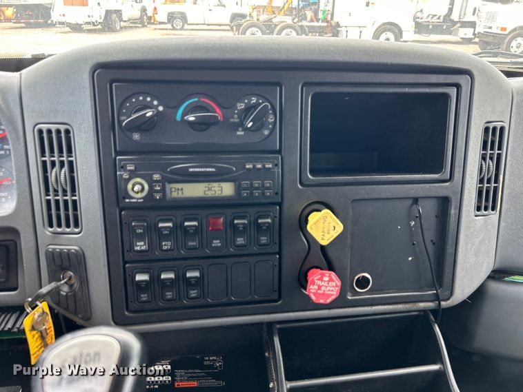 image for item EG0702 2007 International  7300 SFA Crew Cab utility / service truck