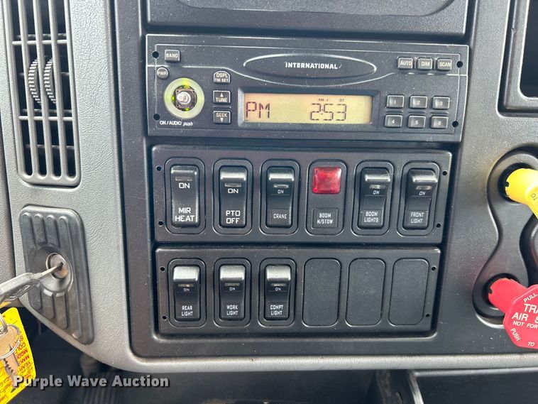 image for item EG0702 2007 International  7300 SFA Crew Cab utility / service truck