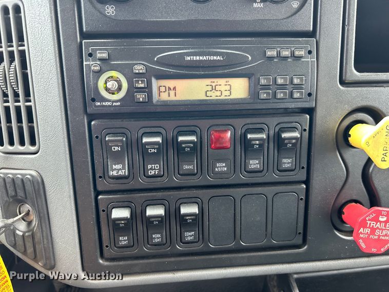 image for item EG0702 2007 International  7300 SFA Crew Cab utility / service truck