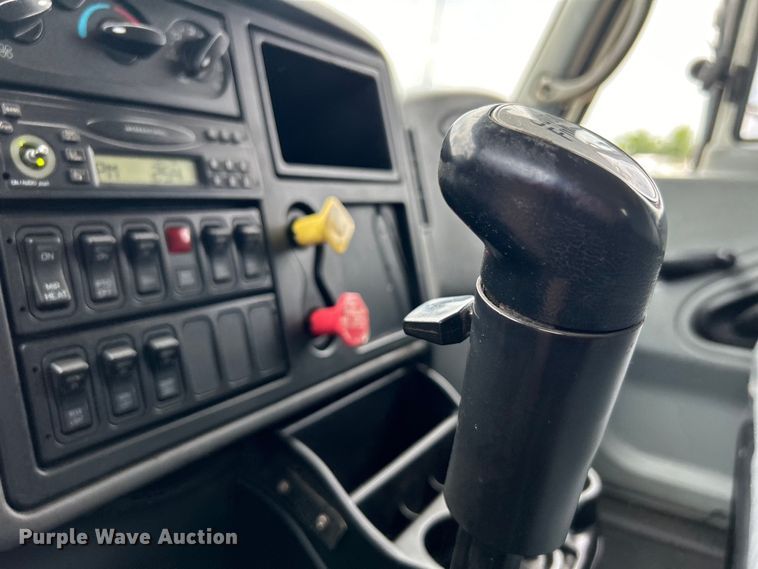 image for item EG0702 2007 International  7300 SFA Crew Cab utility / service truck