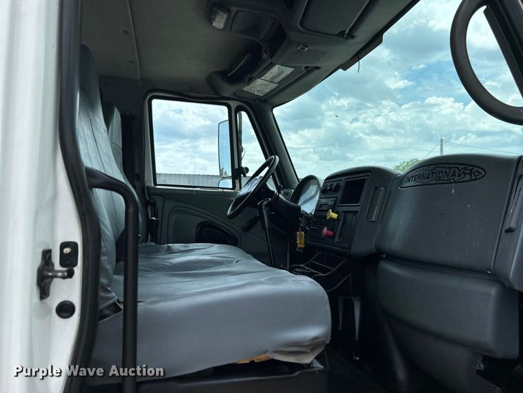 image for item EG0702 2007 International  7300 SFA Crew Cab utility / service truck