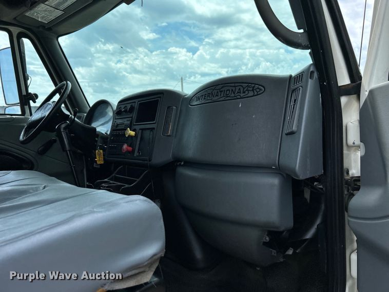 image for item EG0702 2007 International  7300 SFA Crew Cab utility / service truck