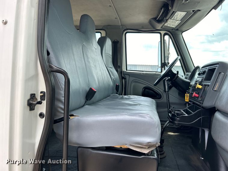 image for item EG0702 2007 International  7300 SFA Crew Cab utility / service truck