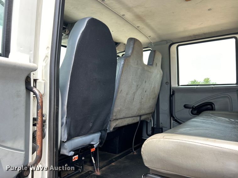 image for item EG0702 2007 International  7300 SFA Crew Cab utility / service truck