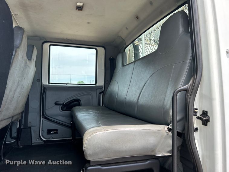 image for item EG0702 2007 International  7300 SFA Crew Cab utility / service truck