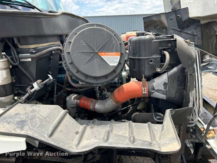 image for item EG0702 2007 International  7300 SFA Crew Cab utility / service truck