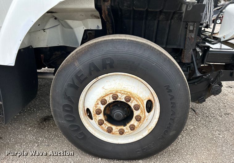 image for item EG0702 2007 International  7300 SFA Crew Cab utility / service truck