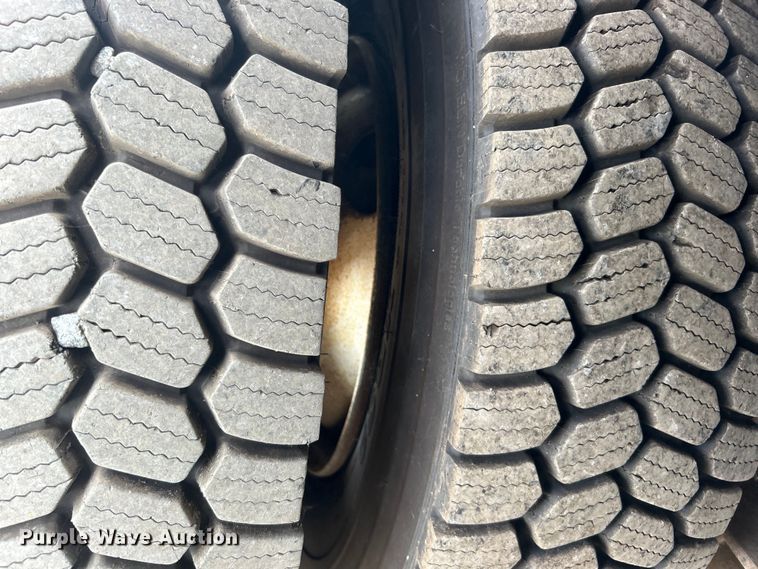 image for item EG0702 2007 International  7300 SFA Crew Cab utility / service truck