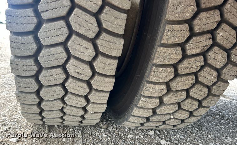 image for item EG0702 2007 International  7300 SFA Crew Cab utility / service truck