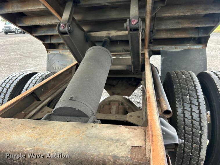 image for item EG1506 2007 Chevrolet  C6500 dump truck