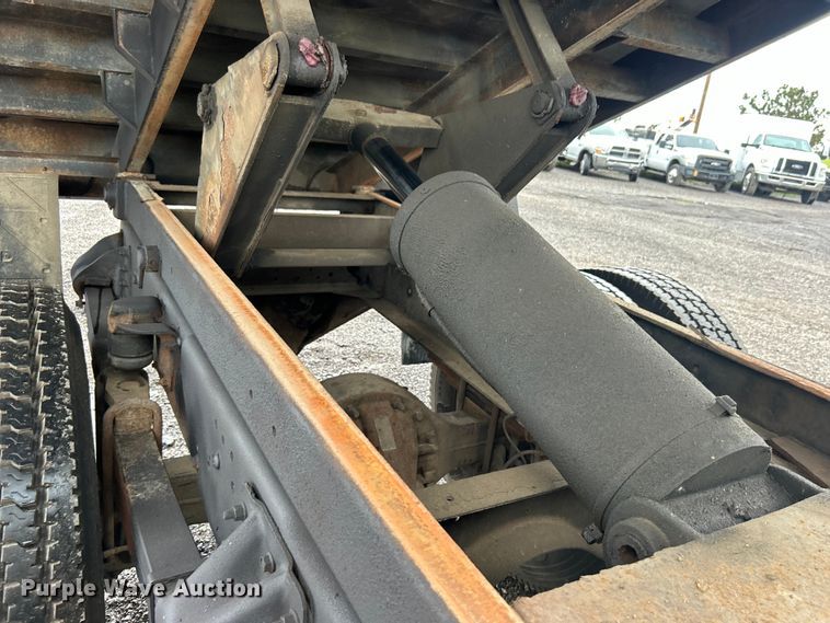 image for item EG1506 2007 Chevrolet  C6500 dump truck