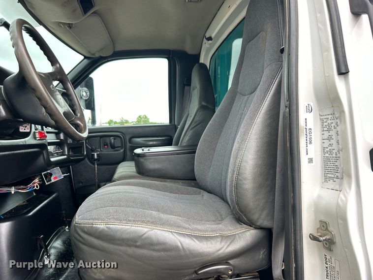 image for item EG1506 2007 Chevrolet  C6500 dump truck