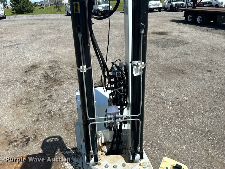 image for item EG1573 2012 Freightliner  Business Class M2 utility / service truck