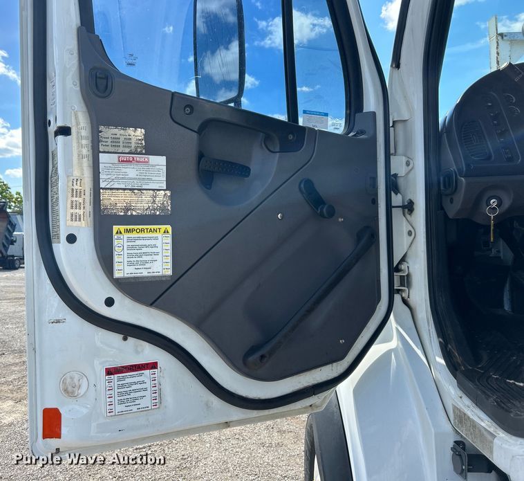 image for item EG1573 2012 Freightliner  Business Class M2 utility / service truck