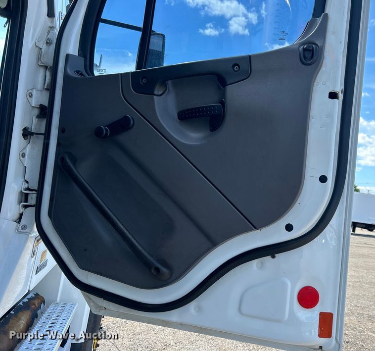 image for item EG1573 2012 Freightliner  Business Class M2 utility / service truck