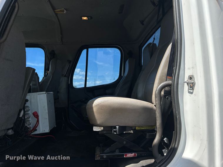 image for item EG1573 2012 Freightliner  Business Class M2 utility / service truck