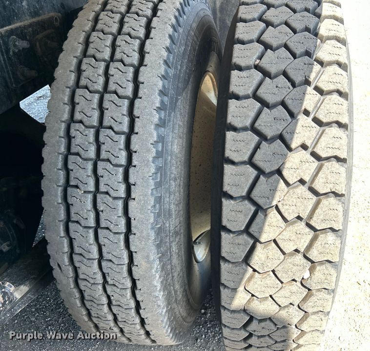 image for item EG1573 2012 Freightliner  Business Class M2 utility / service truck