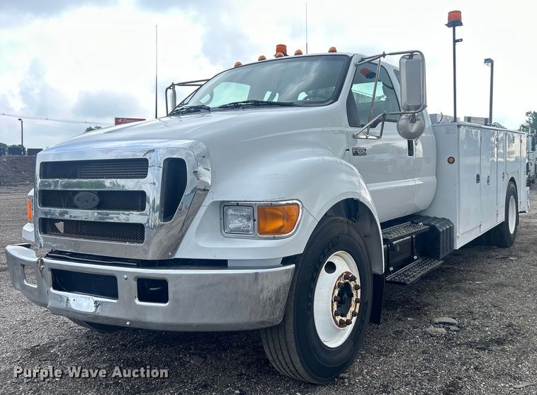 image for item EG1597 2004 Ford F650 Super Duty utility / service truck