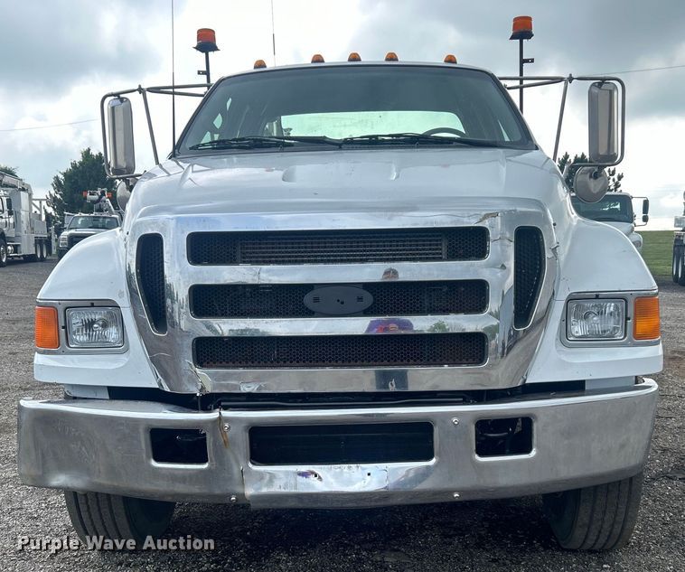 image for item EG1597 2004 Ford F650 Super Duty utility / service truck