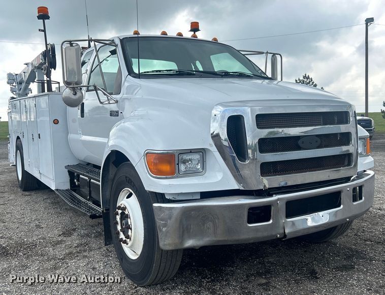 image for item EG1597 2004 Ford F650 Super Duty utility / service truck