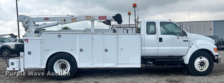 image for item EG1597 2004 Ford F650 Super Duty utility / service truck