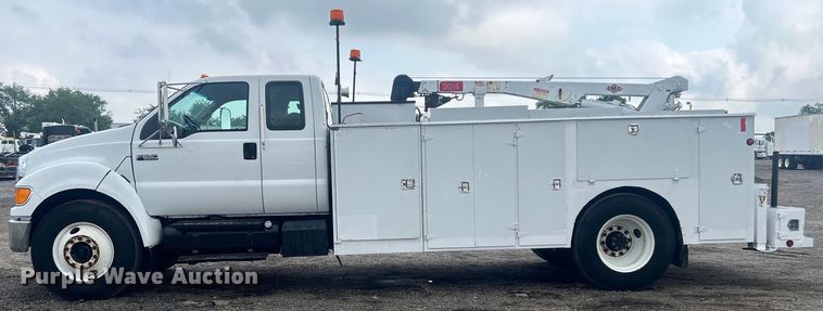 image for item EG1597 2004 Ford F650 Super Duty utility / service truck