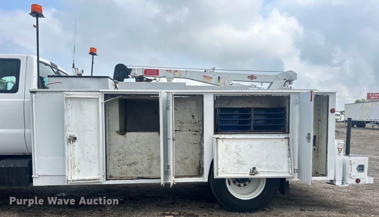 image for item EG1597 2004 Ford F650 Super Duty utility / service truck