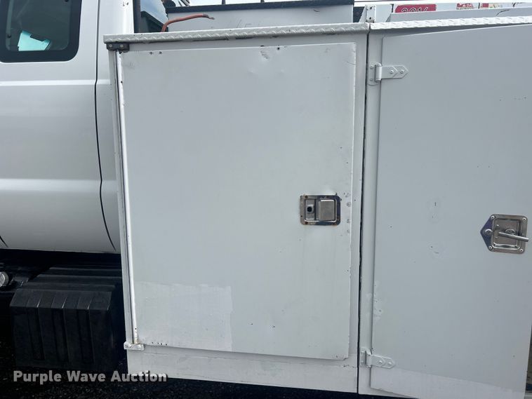 image for item EG1597 2004 Ford F650 Super Duty utility / service truck