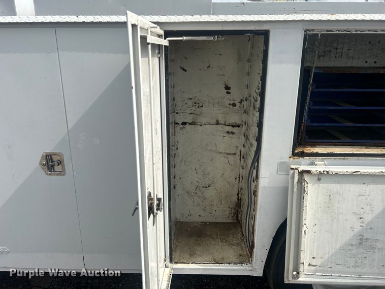 image for item EG1597 2004 Ford F650 Super Duty utility / service truck