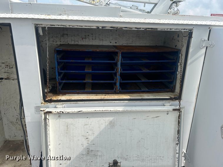 image for item EG1597 2004 Ford F650 Super Duty utility / service truck