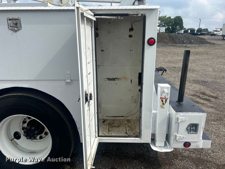 image for item EG1597 2004 Ford F650 Super Duty utility / service truck