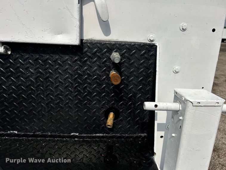 image for item EG1597 2004 Ford F650 Super Duty utility / service truck