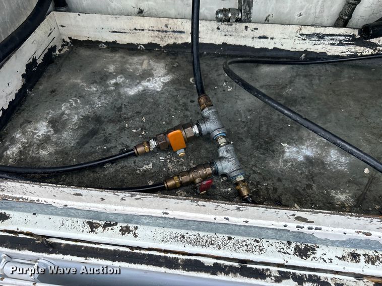 image for item EG1597 2004 Ford F650 Super Duty utility / service truck