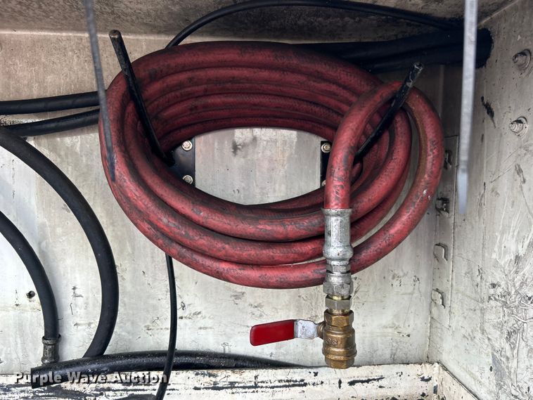 image for item EG1597 2004 Ford F650 Super Duty utility / service truck