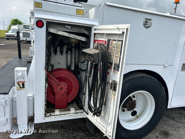 image for item EG1597 2004 Ford F650 Super Duty utility / service truck