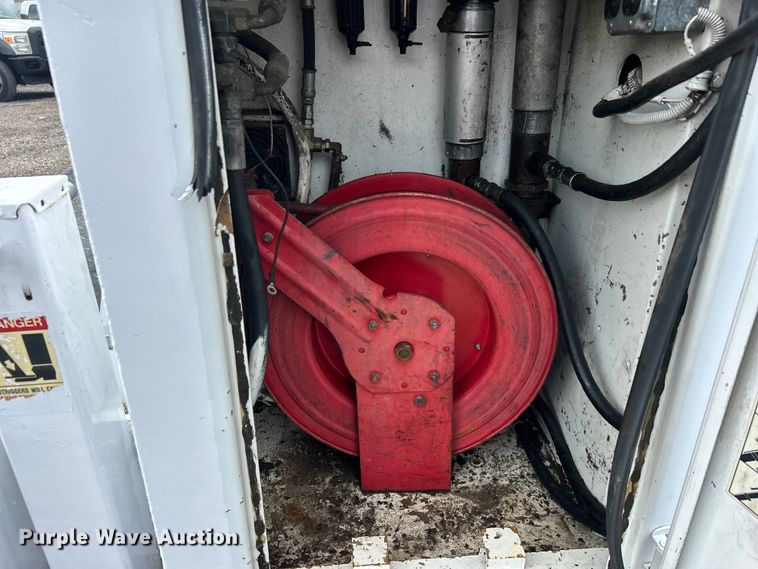 image for item EG1597 2004 Ford F650 Super Duty utility / service truck