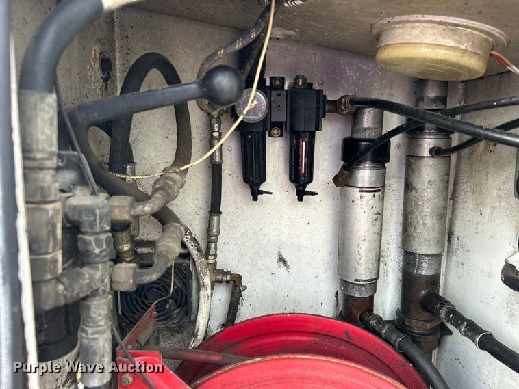 image for item EG1597 2004 Ford F650 Super Duty utility / service truck