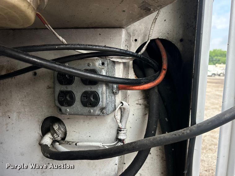 image for item EG1597 2004 Ford F650 Super Duty utility / service truck