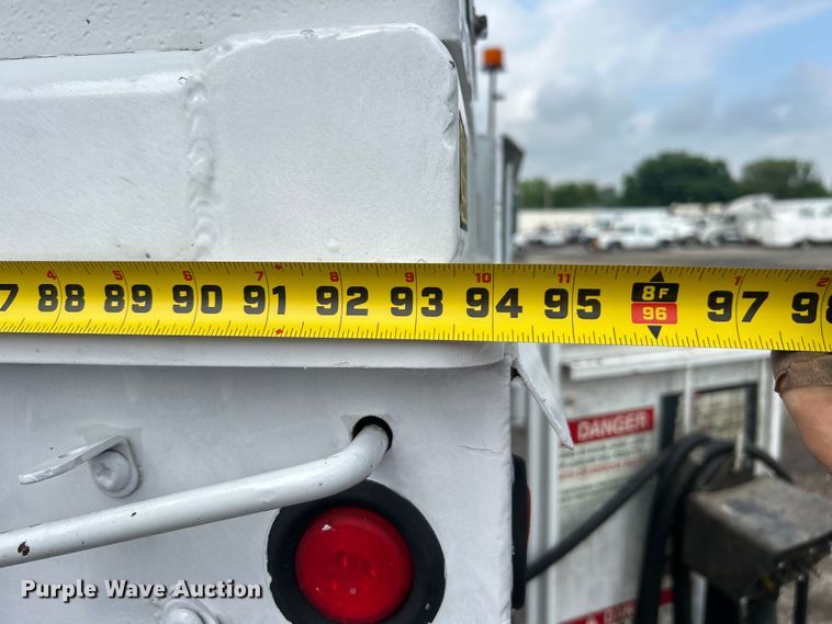 image for item EG1597 2004 Ford F650 Super Duty utility / service truck