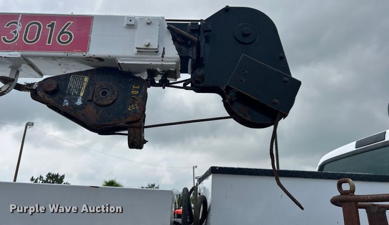 image for item EG1597 2004 Ford F650 Super Duty utility / service truck