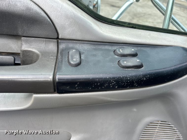 image for item EG1597 2004 Ford F650 Super Duty utility / service truck