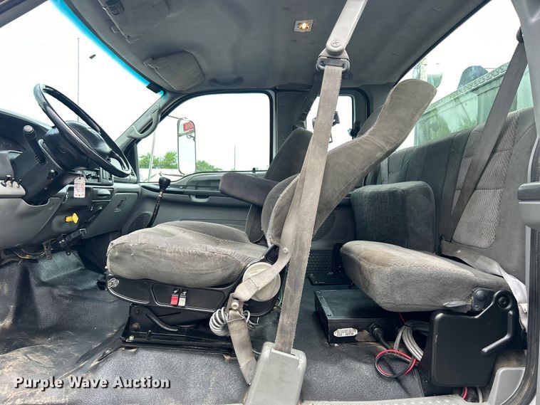 image for item EG1597 2004 Ford F650 Super Duty utility / service truck