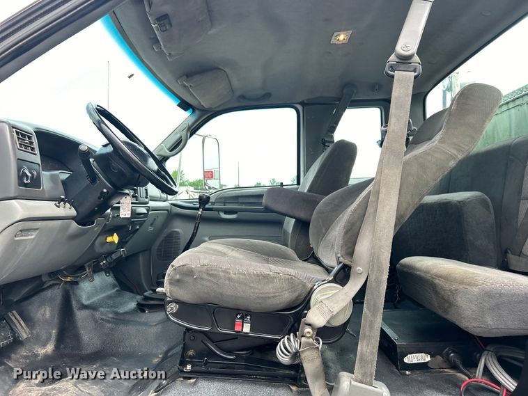 image for item EG1597 2004 Ford F650 Super Duty utility / service truck