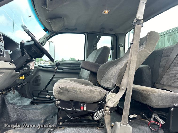 image for item EG1597 2004 Ford F650 Super Duty utility / service truck