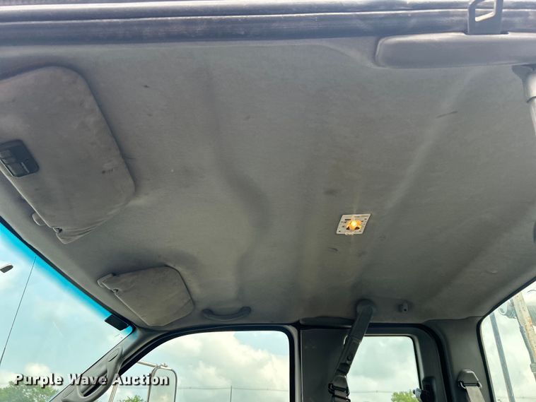 image for item EG1597 2004 Ford F650 Super Duty utility / service truck